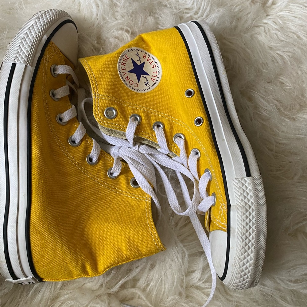Converse shoes ! Size wms 6.5